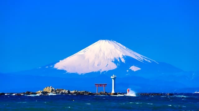石原裕次郎灯台と富士山